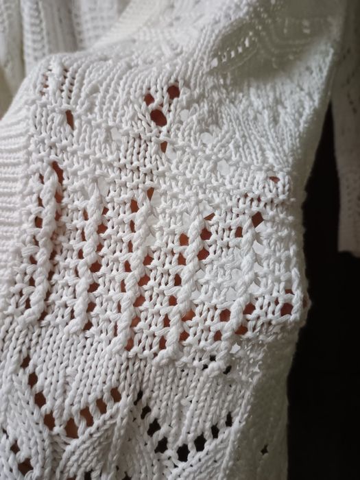 Нови снежно бяла туника и жилетка