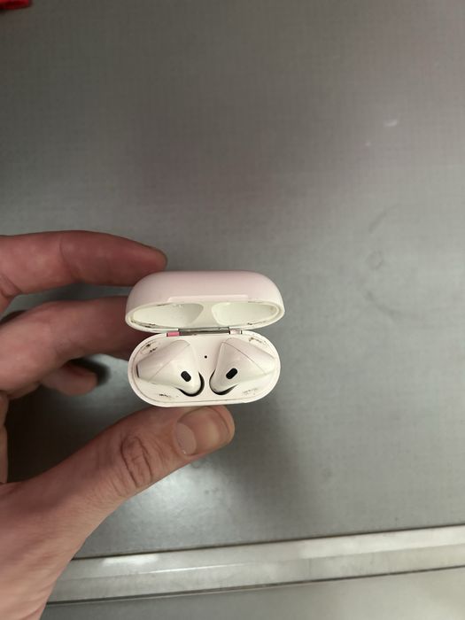 Продам Airpods 1