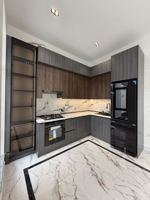 3 этажли Метрога якин хай-тек уй сотилади!