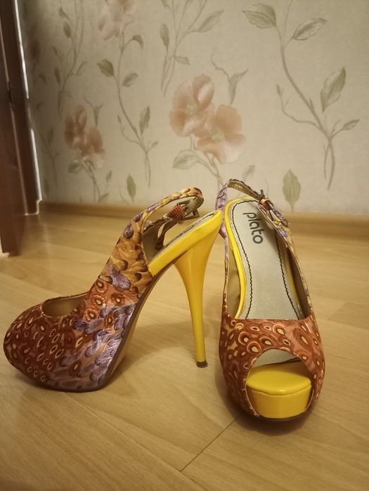 Продам женские туфли