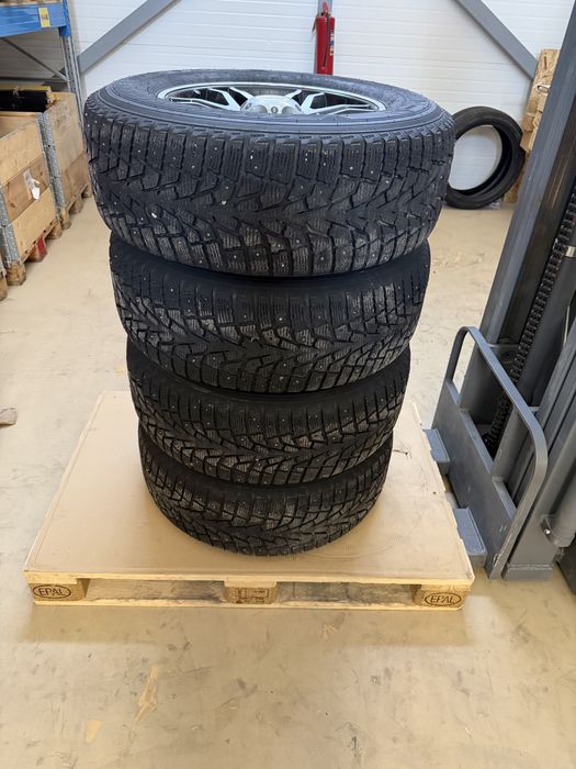 Продам диски R17 с зимней резиной MAXXIS