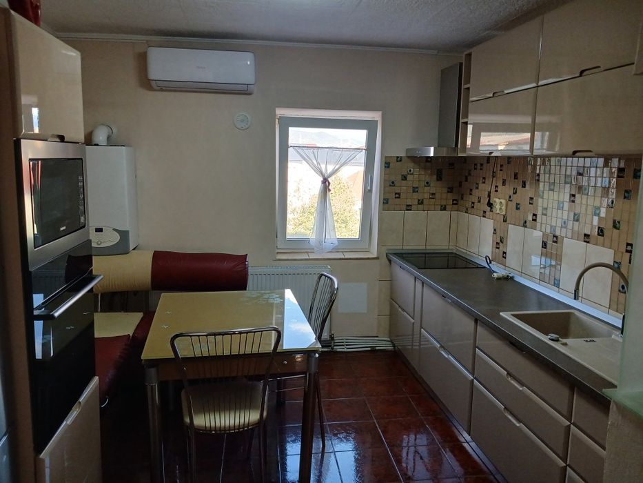 Închiriez apartament 3 camere Baia Mare