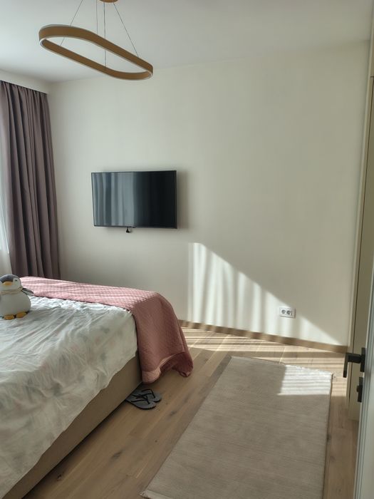 Camera in apartament pentru o fata de liceu