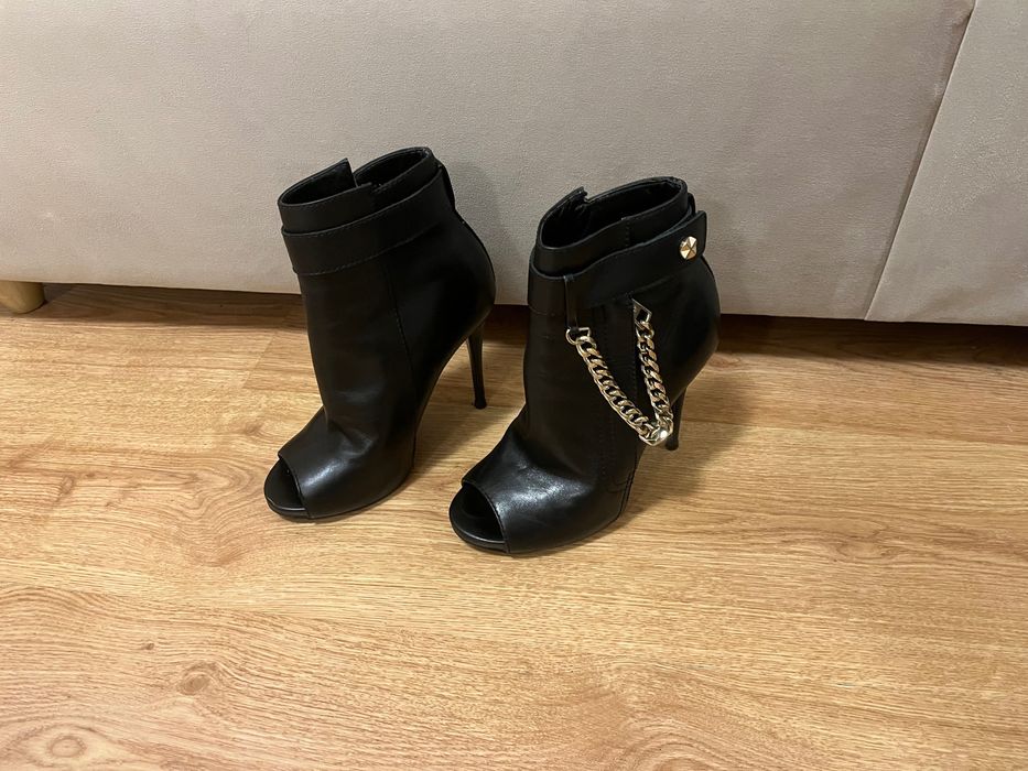 Дамски обувки на ток Guess