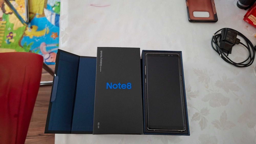 Продавам телефон Samsung Note 8 Gold