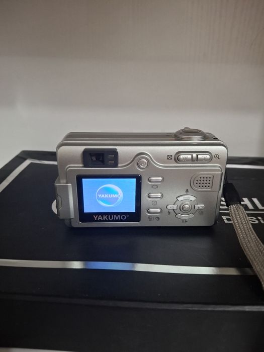 Цифровая камера YAKUMO