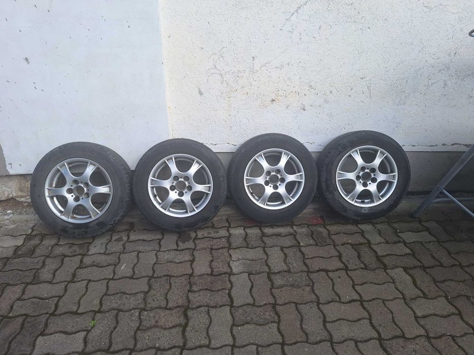 Vand 4 jante de aliaj pe 15
