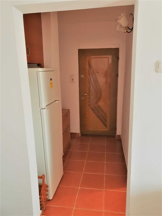 Inchiriez garsoniera zona Lipovei