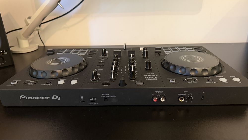 DJ контролер Pioneer DJ DDJ-FLX4