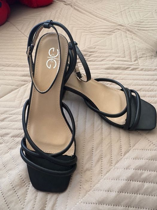 Обувки, боти, сандали