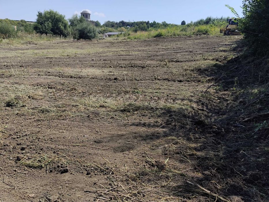 vând teren intravilan in municipiul Huși, parcelat in 6 loturi, preț negociabil