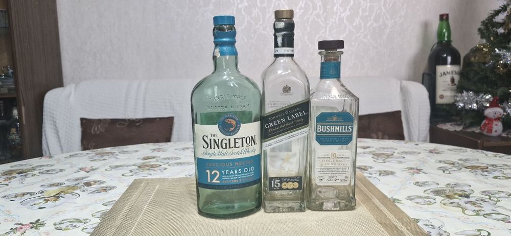 Продавам дублиращи ботилки от уиски празни