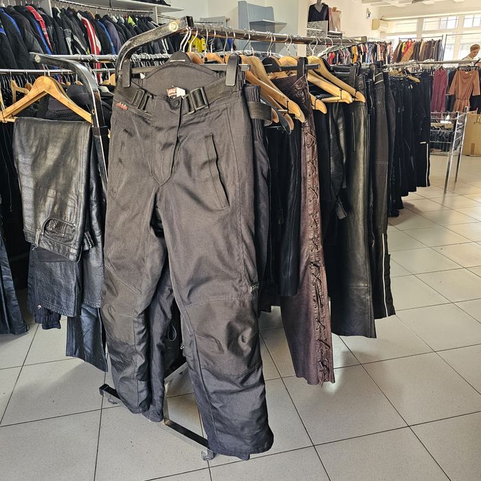 Pantaloni moto mai multe mărimi și modele