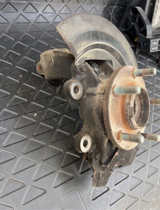 Fuzeta Butuc rulment Mazda 5 2.0d 2005-2010 Se ofera factura si garantie!