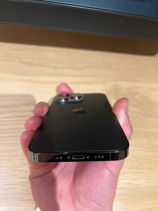 iPhone 13 Pro — отлично визуално състояние, батерия 77%