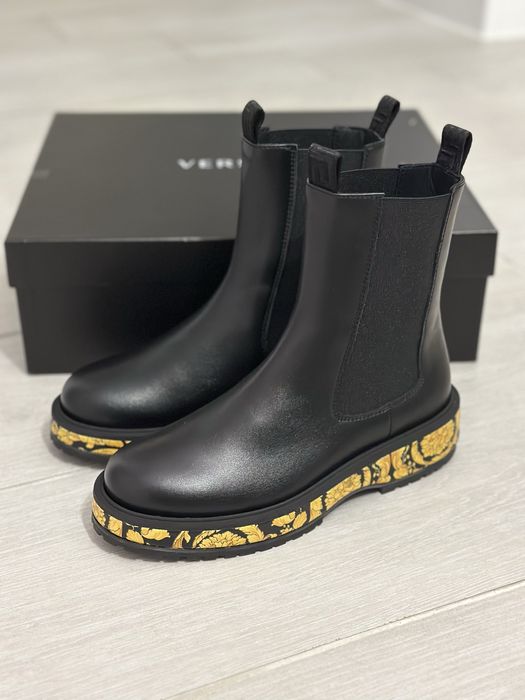 Ghete Versace piele naturala, noi, in cutie marime 35