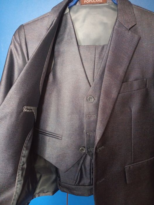 Продам детский костюм тройку