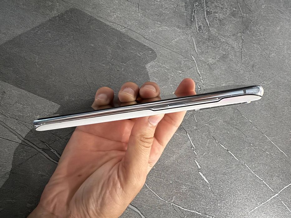 Samsung S20 FE Холати яхши