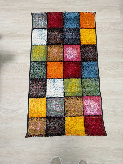 Нов килим с квадратни фигури 110-60 см