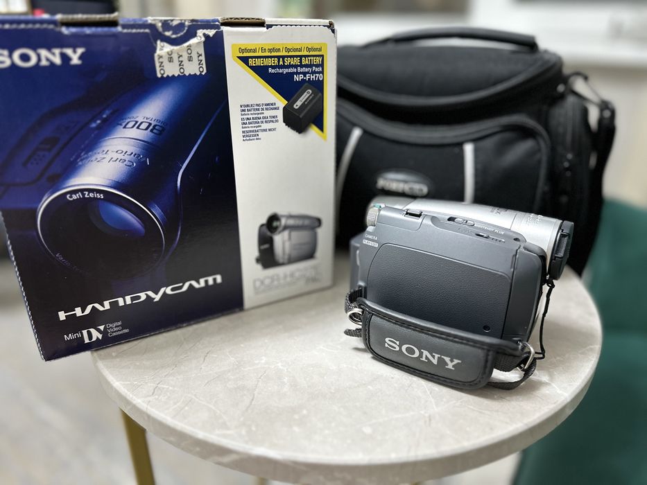 Видеокамера Sony DCR-HC27E