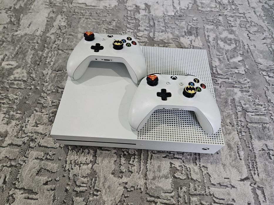 Xbox one S 1Tb памятью