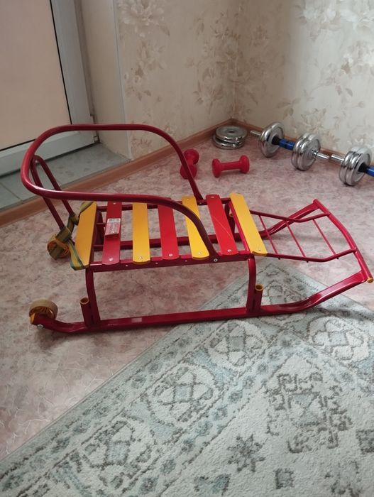 Детские санки с чехлом