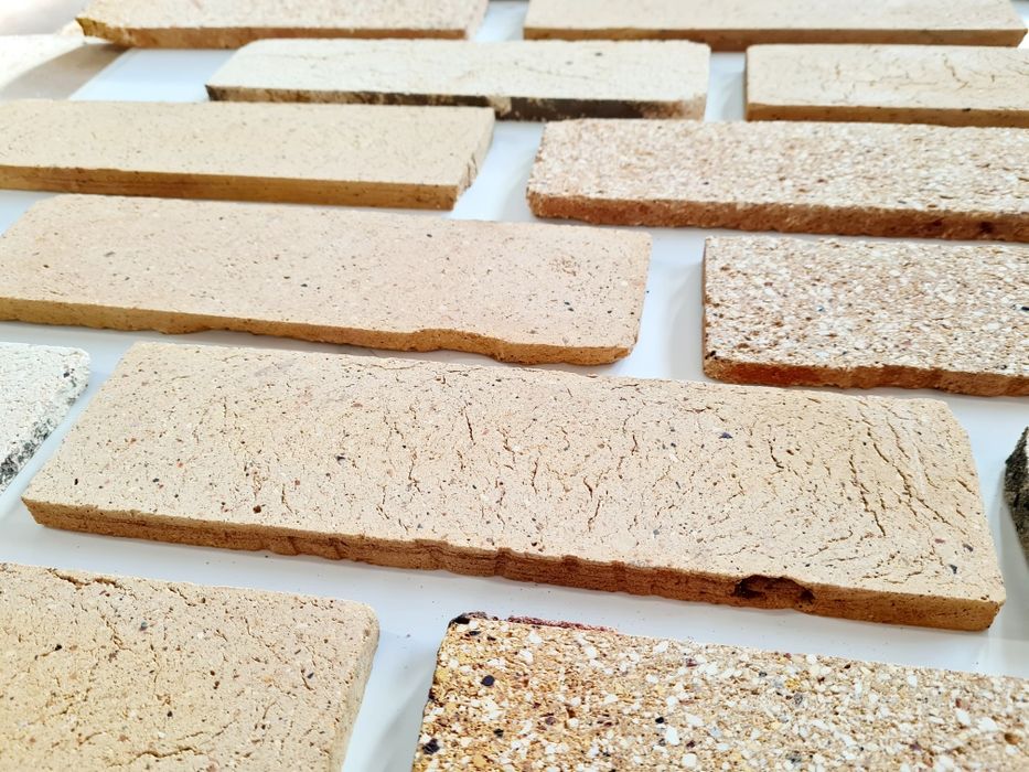 Caramida samota recuperata feliata