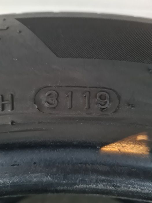 Зимни гуми 2 броя HANKOOK Winter Icept Evo2 215 55 R17 дот 3119