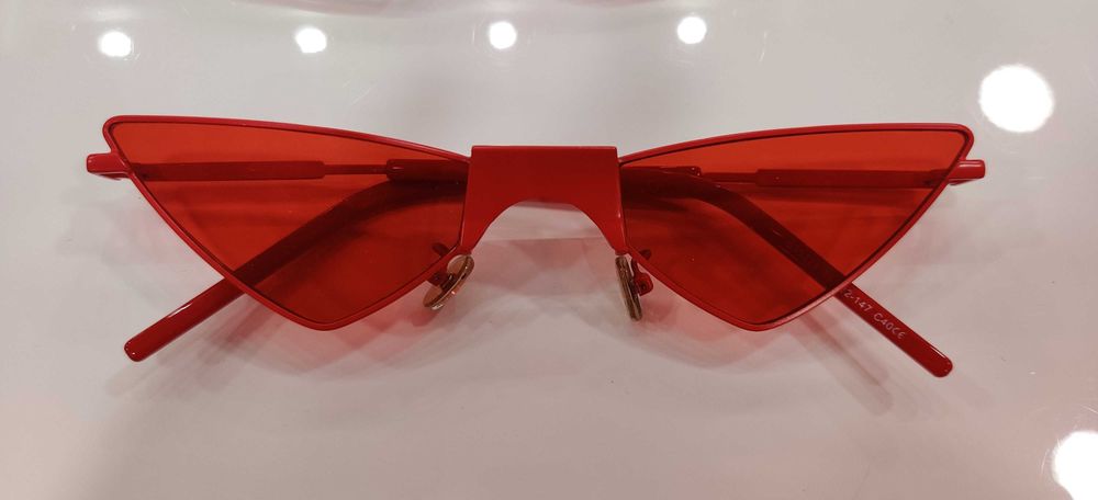 Модерни слънчеви очила в различни цветове