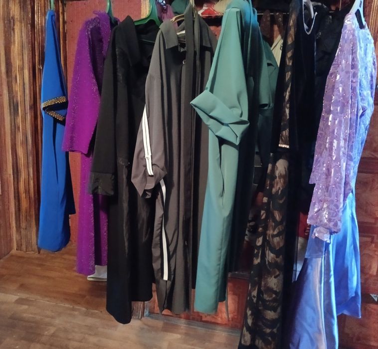 Продам вечерние платья