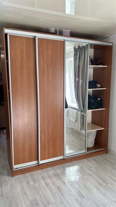 Шкаф большой для спальни