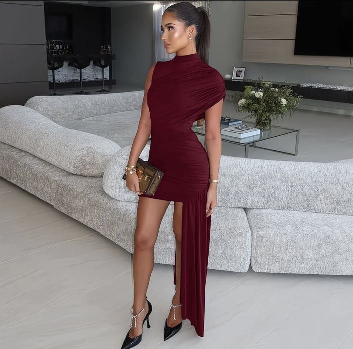 Трендовое, бардовое платье