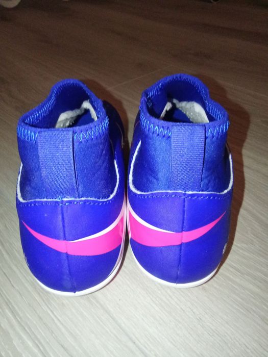 Бутонки за футбол nike mercurial