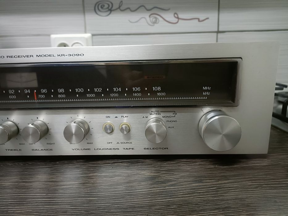 Amplificator Kenwood defect