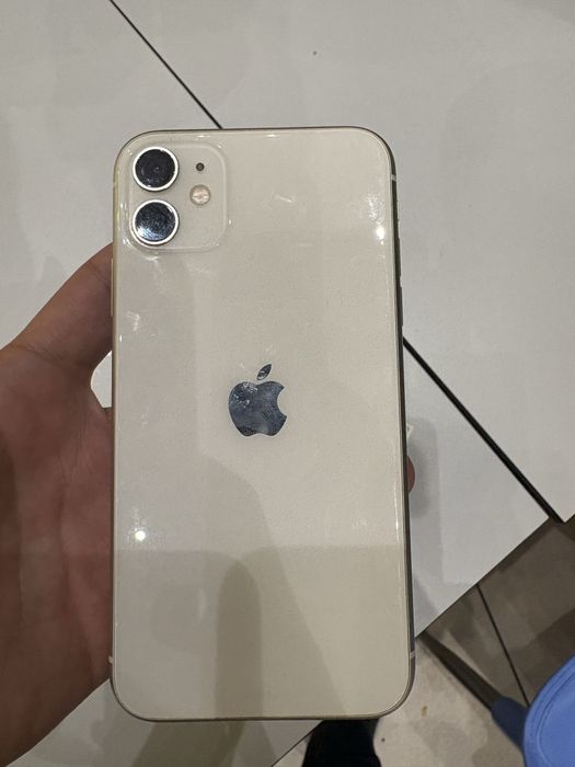 Айфон 11 в отличном состояние