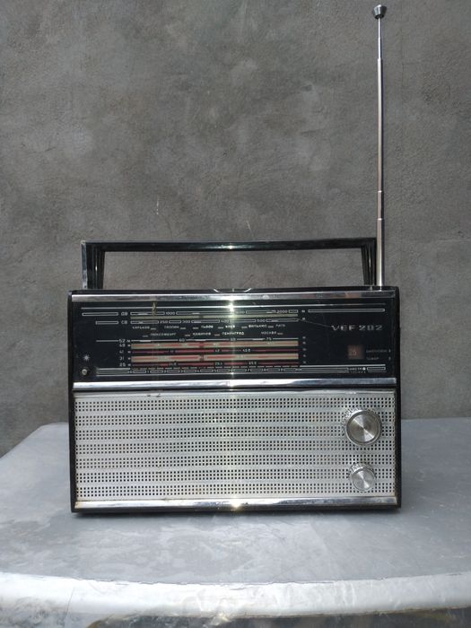 Радиоариёмник ВЕФ-202