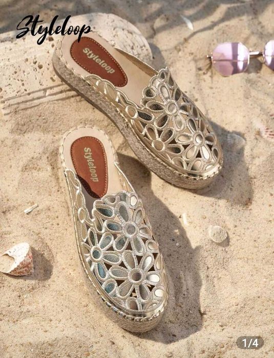 Нови летни чехли в златист цвят