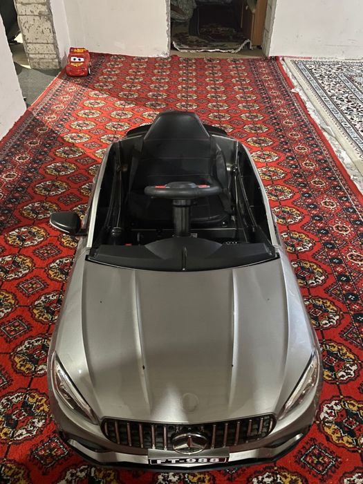 продается детская машина электромобиль