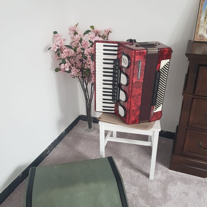 Acordeon Weltmeister Stela 120 de basi