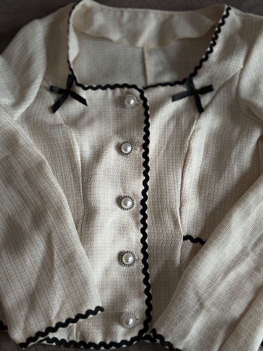 Елегантна блуза пеплум