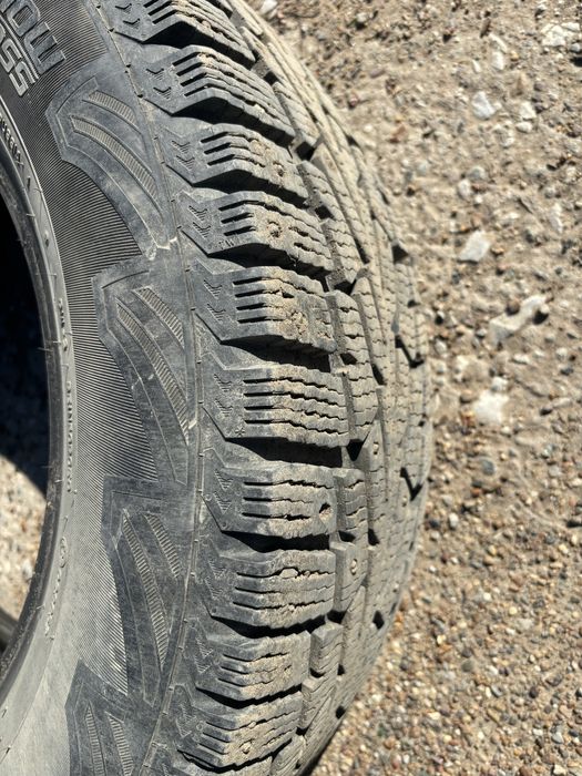 Зимние шины 215/65/16