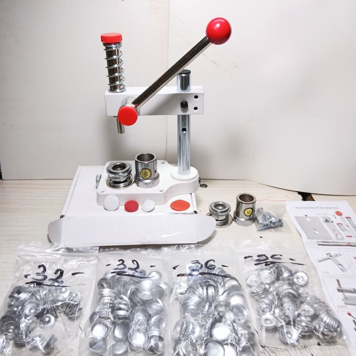 Presa pentru îmbrăcat nasturi si bătut capse  (nou)