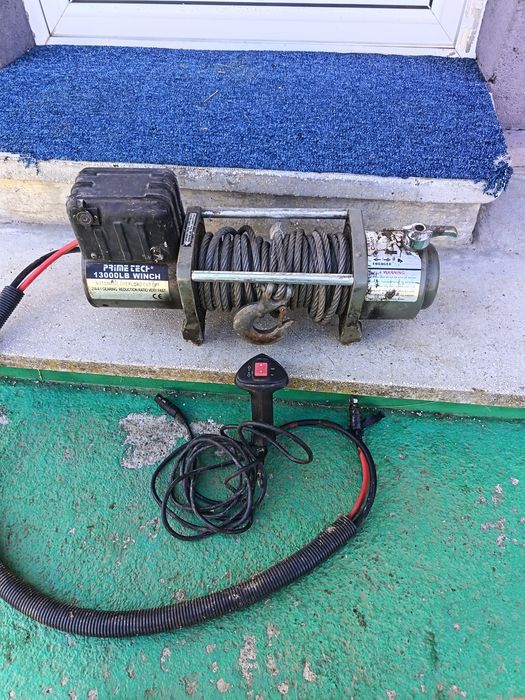 Vând troliu electric
