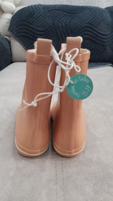 Продам  резиновые  сапожки  на девочек (мальчиков).