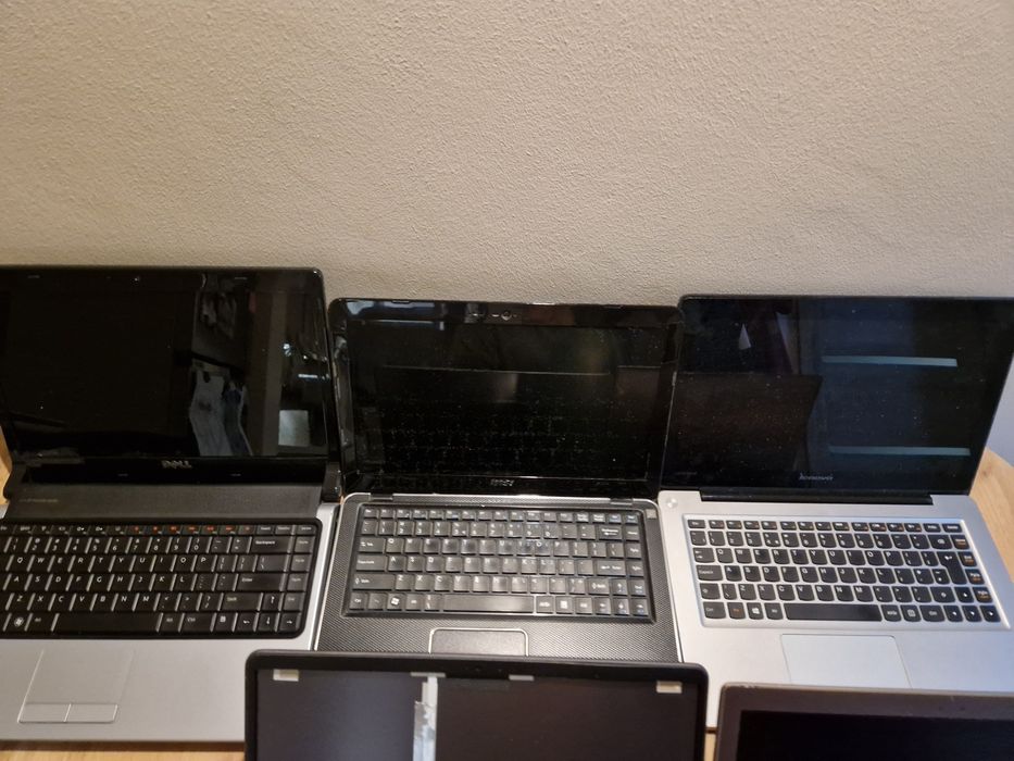 Dezmembrez laptop pt piese