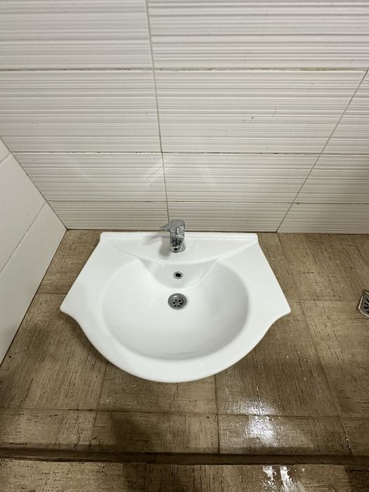 Vand chiuveta de baie cu baterie
