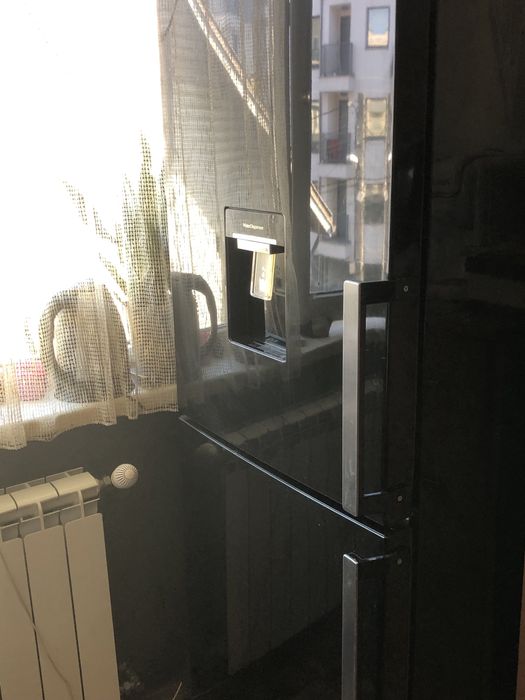 Хладилник с диспенсър Beko