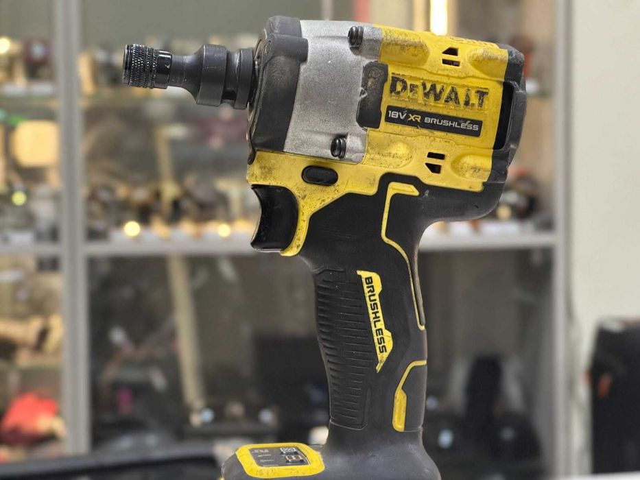 Акумулаторен ударен гайковерт DeWalt DCF922 с батерия 5Ah