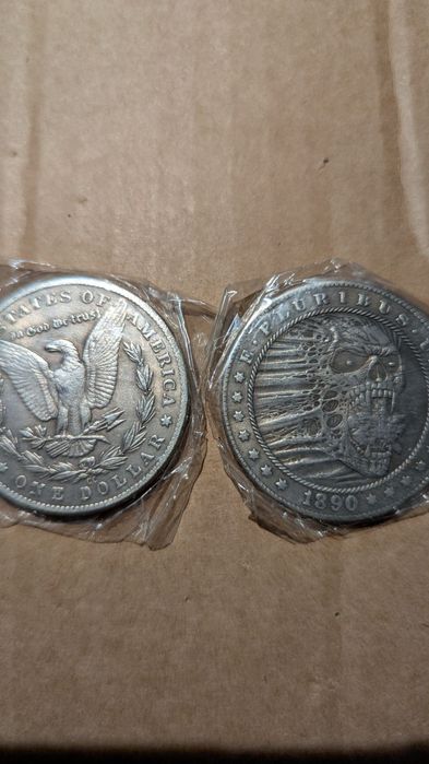 Монета един долар