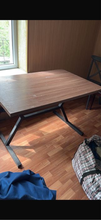 Продам стол для гостиной кухни